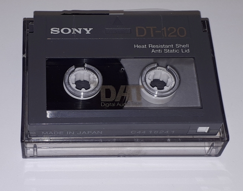 Digital Audio Tape (DAT) (1987.)