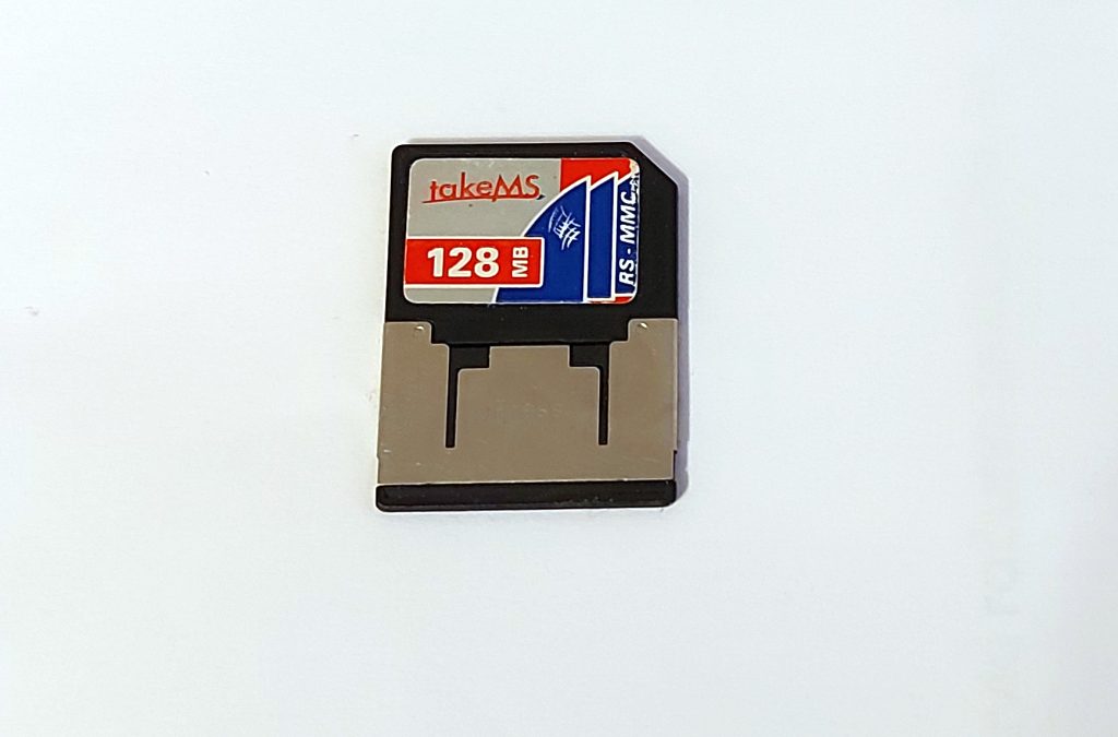 Reduced-Size MultiMediaCard (RS-MMC) (2004.)