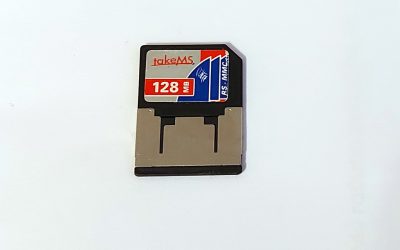 Reduced-Size MultiMediaCard (RS-MMC) (2004.)